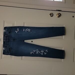 Gap jeans Girlfriend w/floral embroidery Size 6 women's